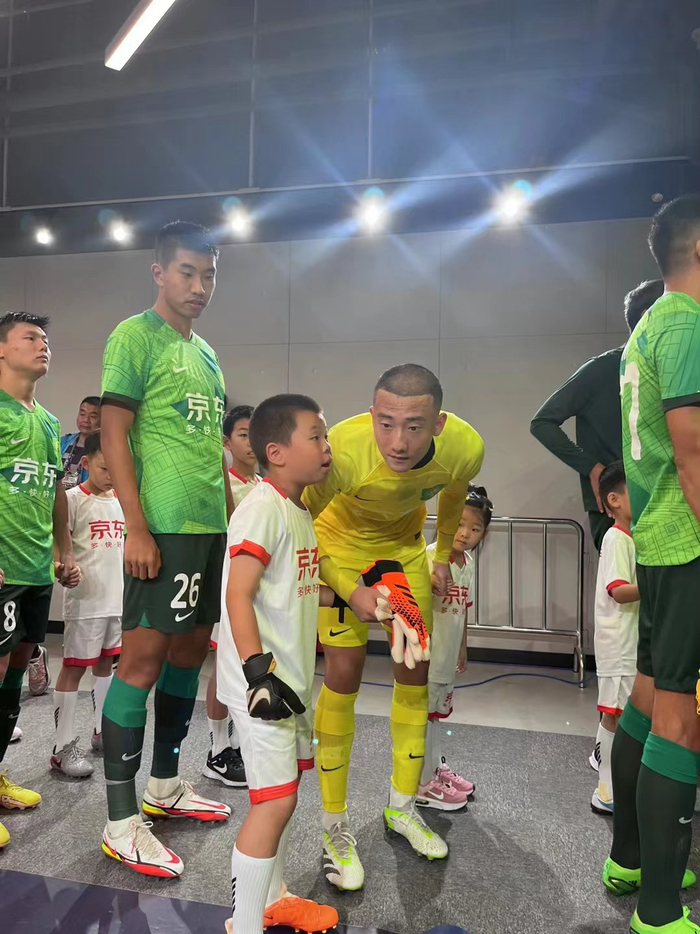 都球员守门员邱值，满山多上篮