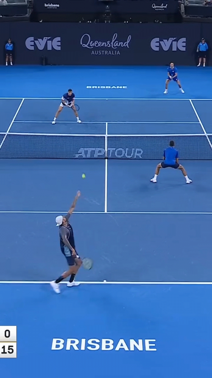 包含世界网球队强势法国网球队，克耶高斯送出助攻的词条