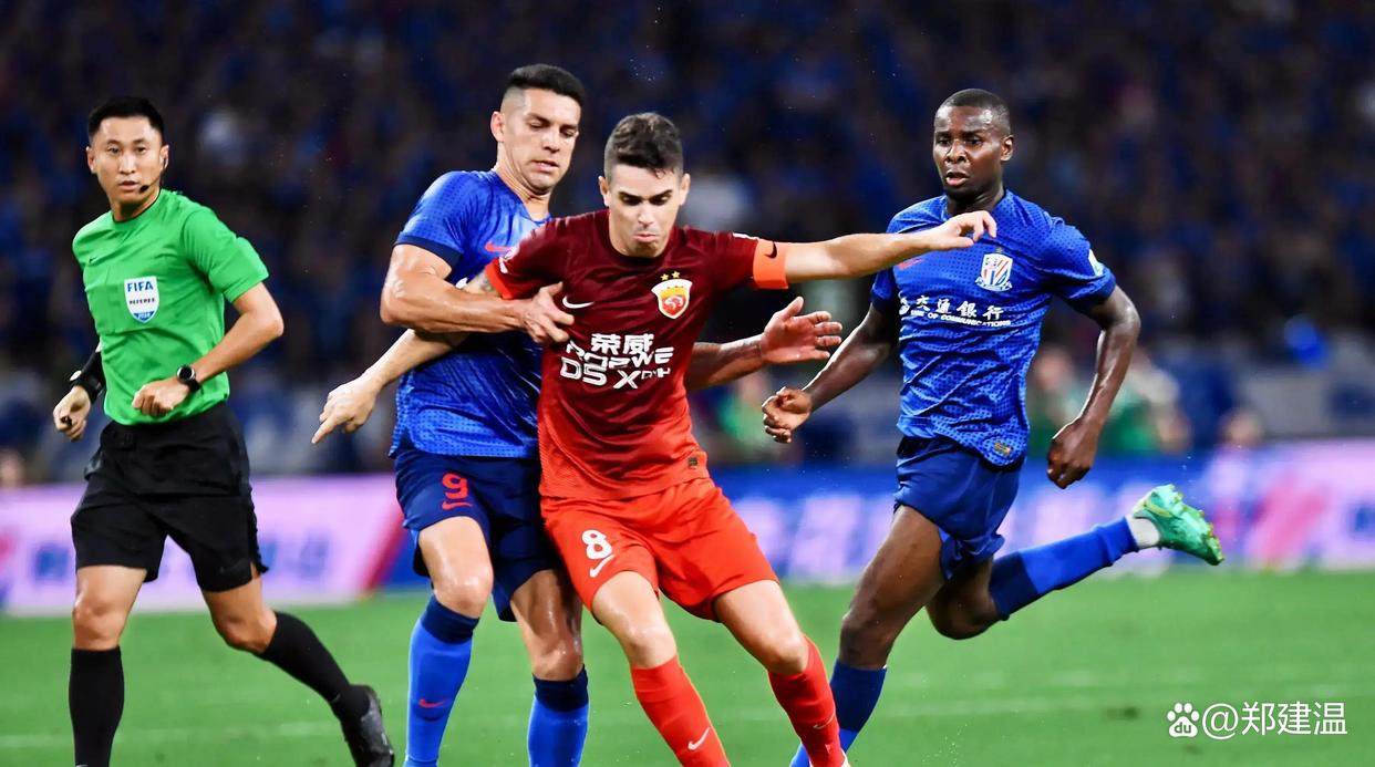 球队备战关键比赛，士气高昂