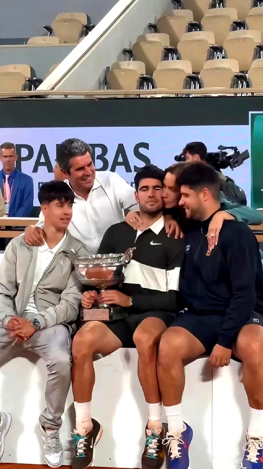 关于日本网球队血洗英国网球队，阿尔卡拉斯统治全场的信息