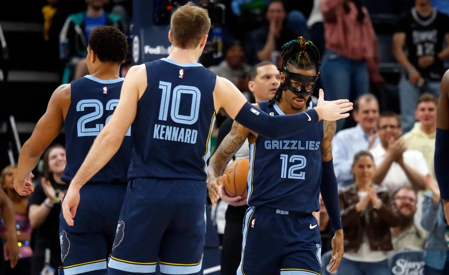 灰熊碾压尼克斯，约基奇三分雨点燃全场