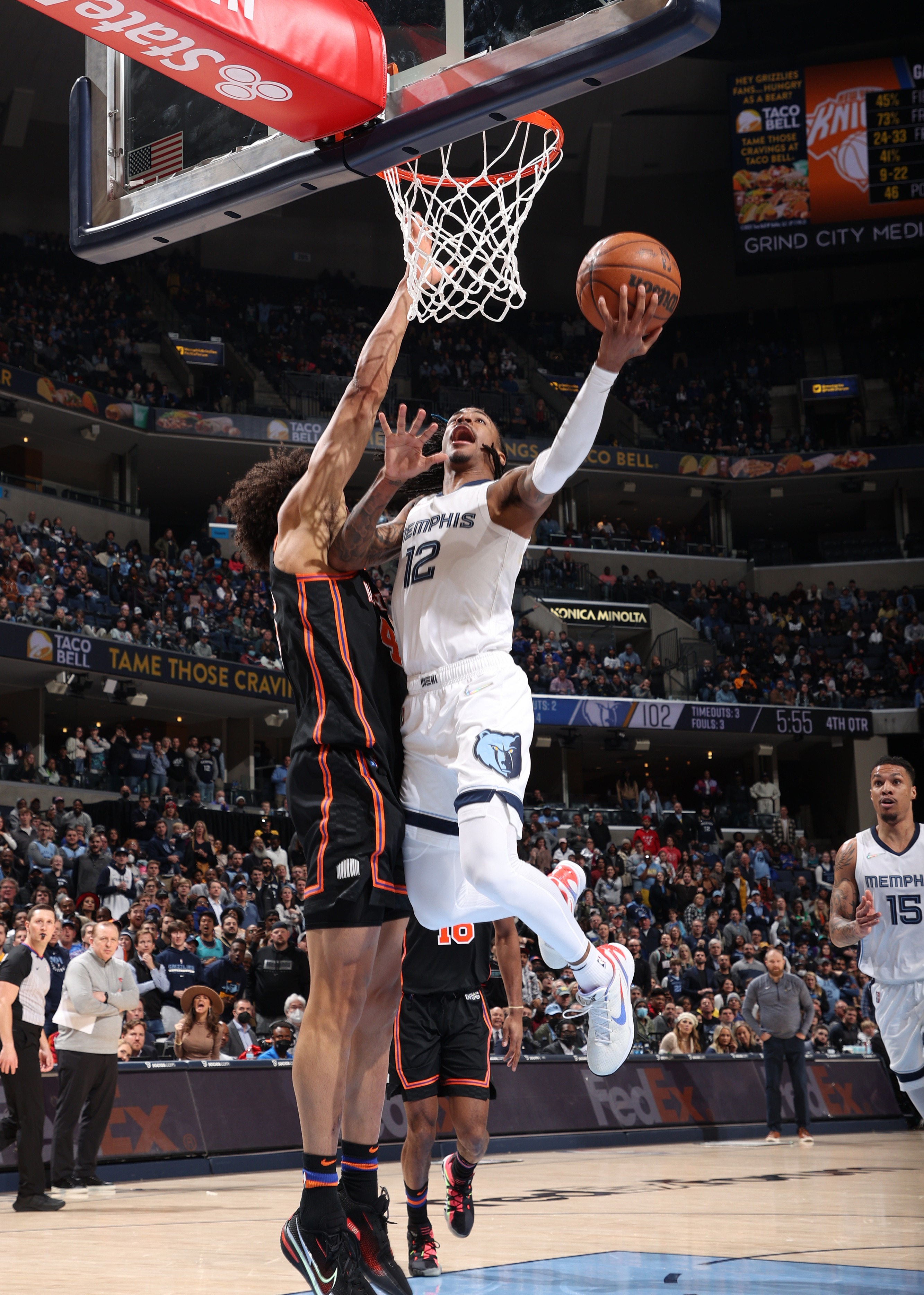 灰熊碾压尼克斯，约基奇三分雨点燃全场