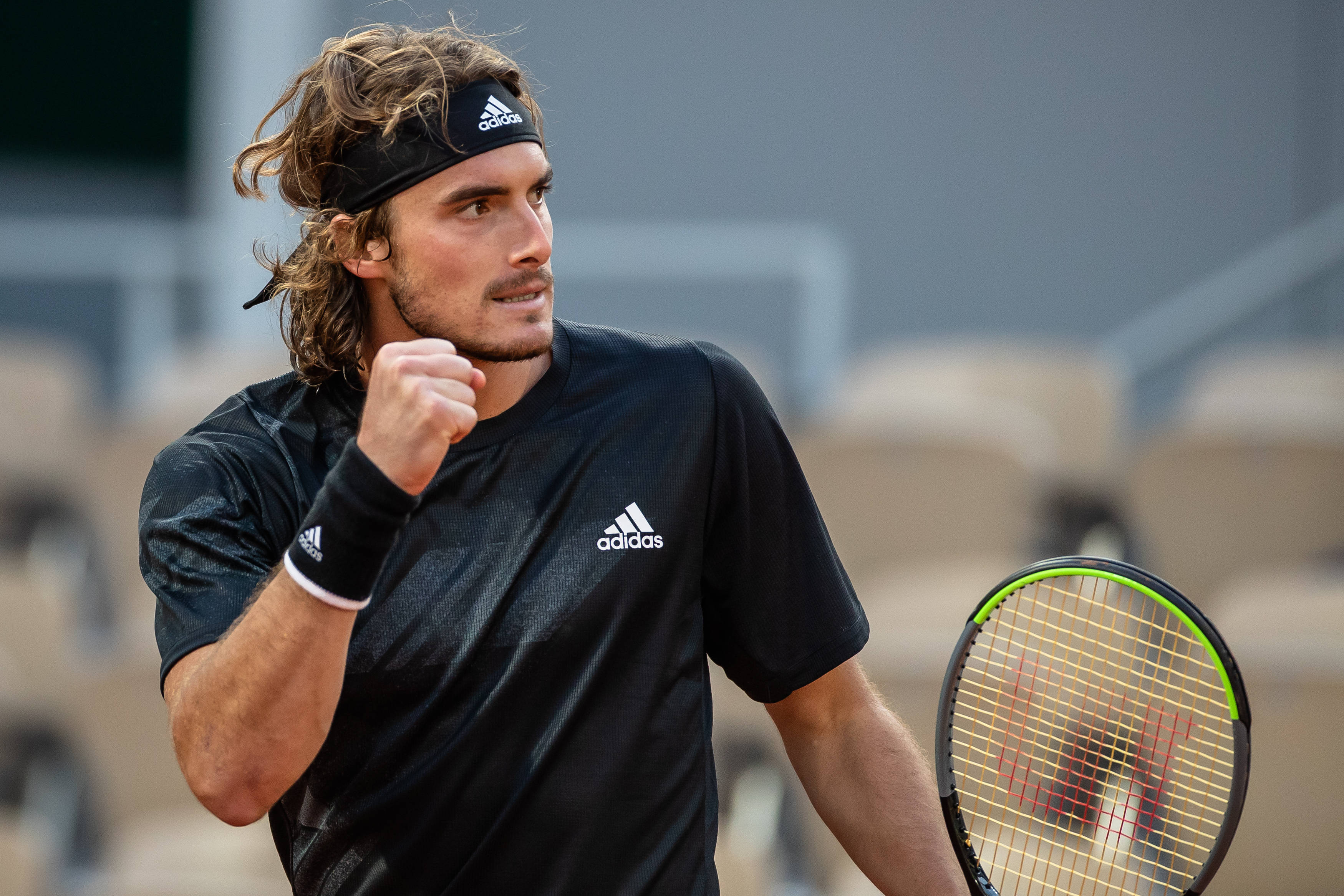 欧洲网球队横扫英国网球队，西西帕斯三分雨点燃全场的简单介绍