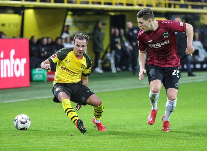 汉诺威在主场击败沙尔克,豪取三分 汉诺威在主场击败沙尔克,豪取三分