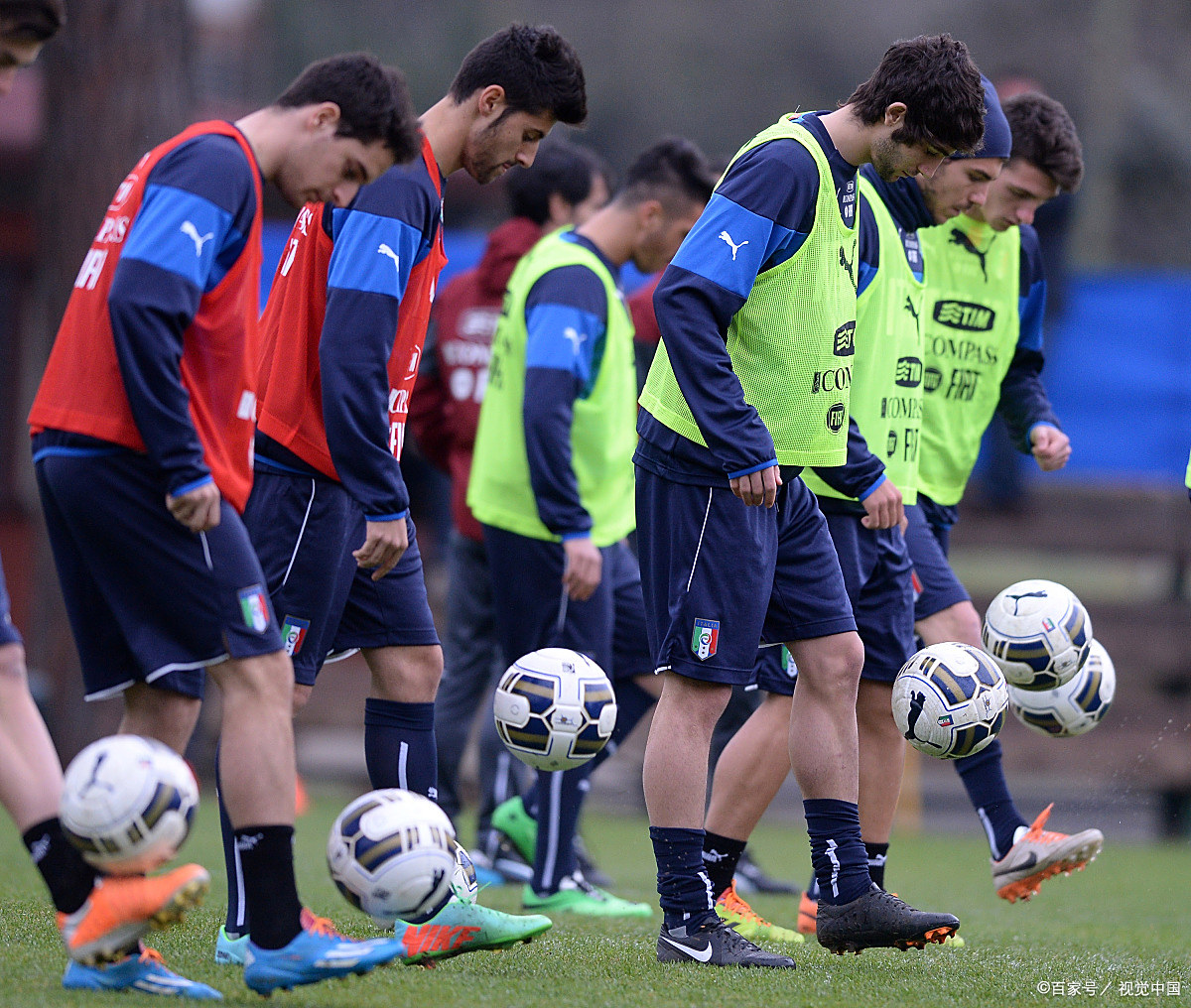 包含阿尔巴尼亚队三球横扫，锁定欧预赛半决赛的词条