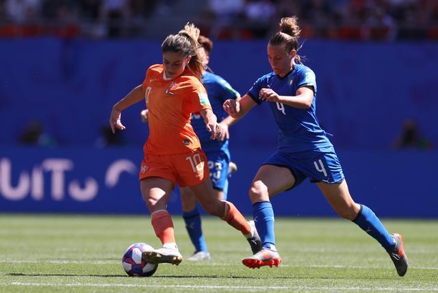 荷兰女足惊险淘汰意大利队 荷兰女足惊险淘汰意大利队