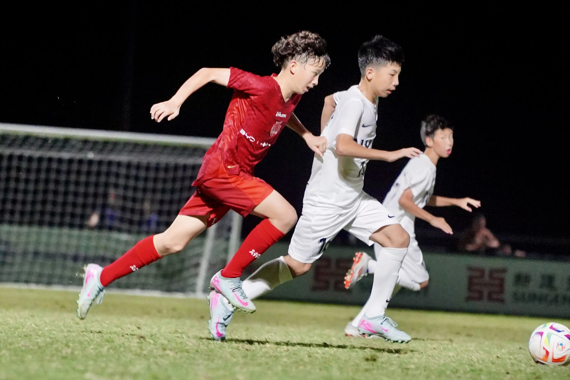 中国足球报道:多队交锋备战场上技术脱颖而出的简单介绍 中国足球报道:多队交锋备战场上技术脱颖而出的简单介绍